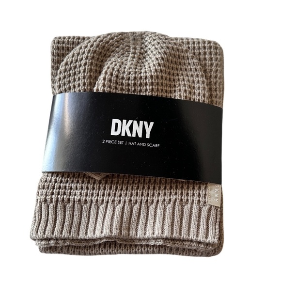 DKNY Women’s Hat and Scarf. - Picture 1 of 1